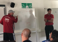 Trainer auf der Schulbank